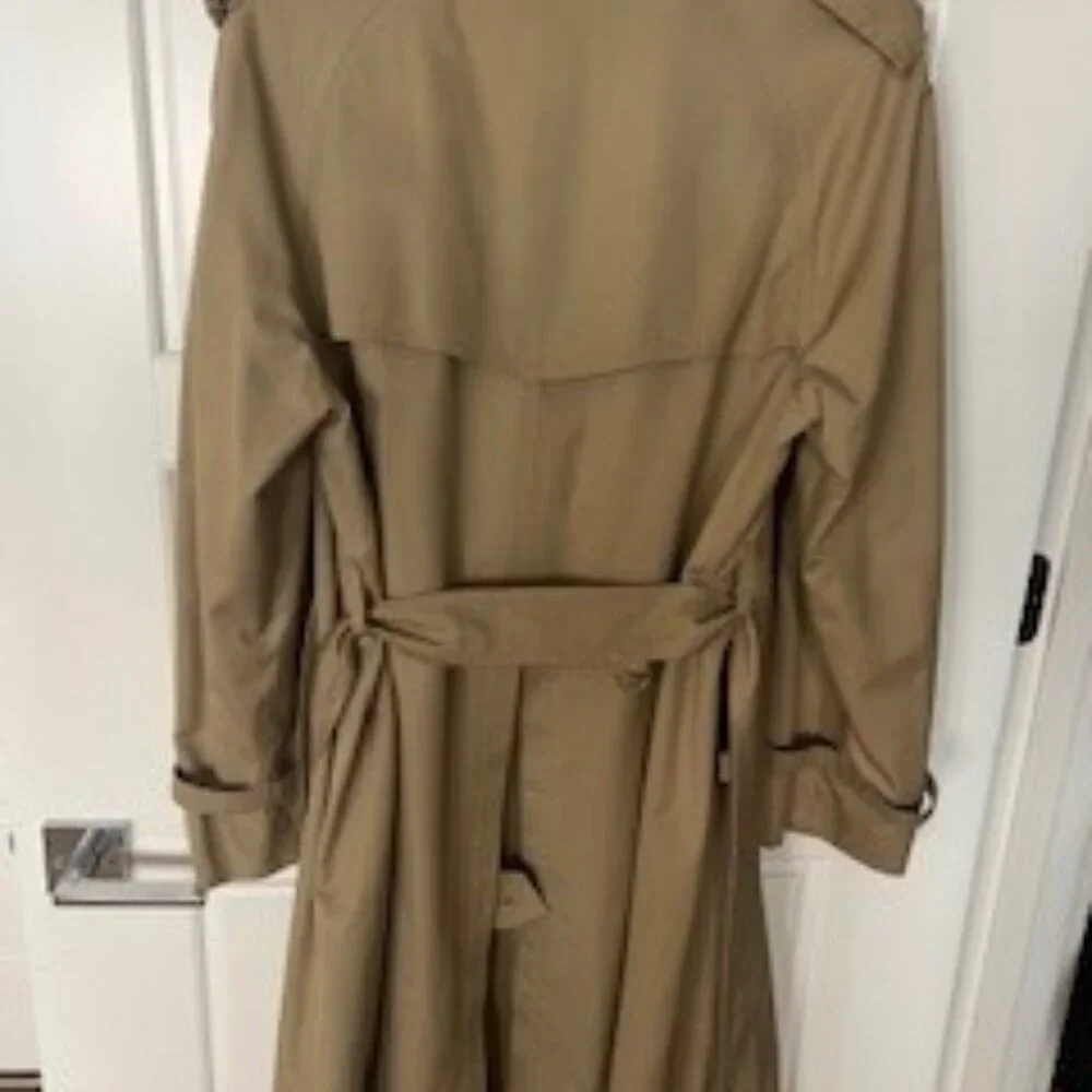 Burberrys' Men's Raincoat - Picture 2 of 4
